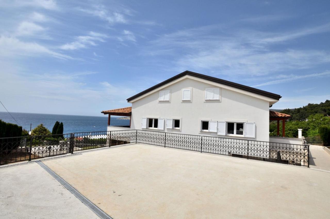 Apartments Villa Sofia Martinscica  Exterior photo