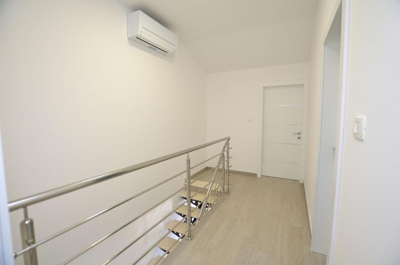 Apartments Villa Sofia Martinscica  Exterior photo